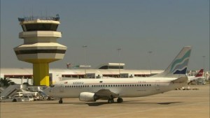 aeroporto 943635610-faro-citta-torre-di-controllo-traffico-aereo-aereoporto
