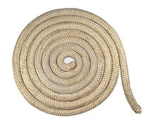 spirale-di-vecchia-corda-nautica-isolata-su-bianco-17807390