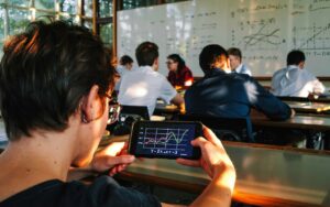 Cellulari in classe: vietare o accettare la sfida educativa? a-student-with-short-brown-hair-wearing-_FmIX2ASERKaEI03S44GuLw_a6Df823wSBCLYLuCrMj19Q