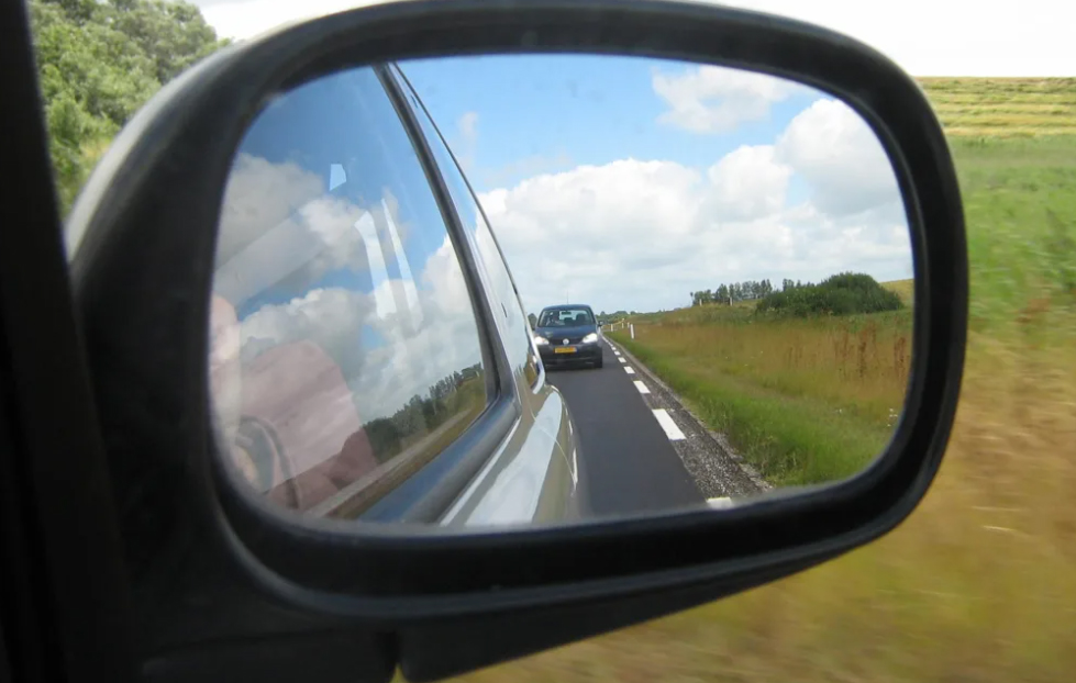 La legge matematica del “Poi ti riacchiappo…” in macchina